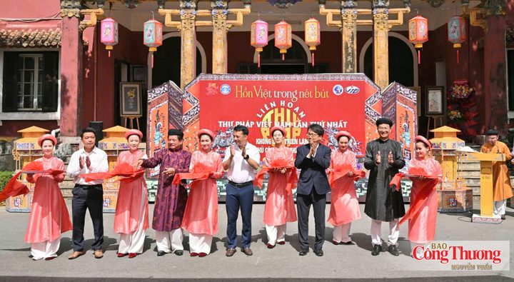 Liên hoan Thư Pháp Việt Nam lần thứ nhất khai mạc tại Huế