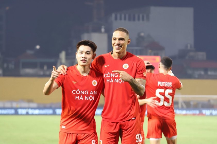 Nguyễn Đình Bắc ghi bàn đầu tiên tại V.League 2026/27, kết chuỗi bảy trận tịt ngòi