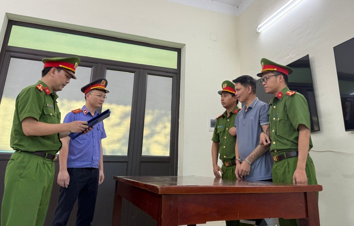 Người cha hành hạ hai con ruột bị khởi tố, bắt tạm giam ở Phú Thọ