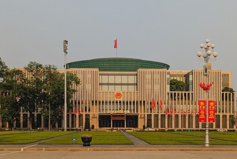 Quốc Hội thảo luận ba dự án luật đất đai, nhà ở, bất động sản