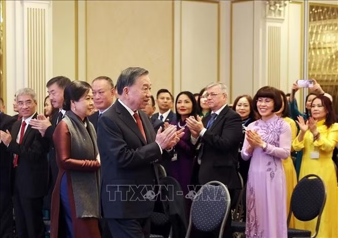 Tổng Bí thơ, Chủ tịch nước Tô Lâm gặp gỡ cộng đồng người Việt Nam tại châu Âu