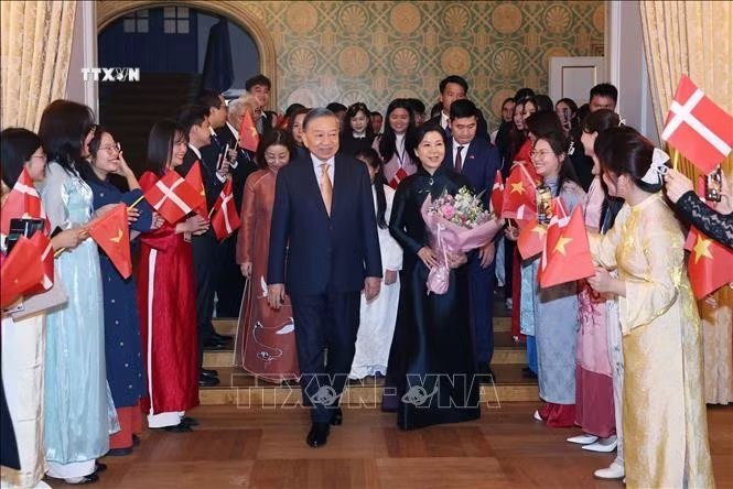 Tổng Bí Thơ, Chủ Tịch Nước gặp gỡ cộng đồng người Việt tại Đan Mạch